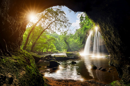 泰国美丽的瀑布图片