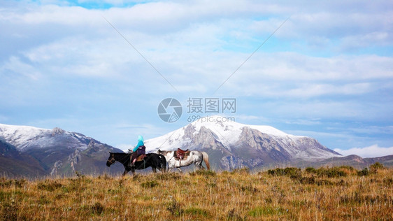 积雪高山的风景白皑季节假期图片