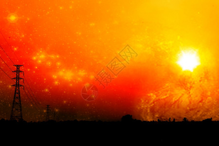 工业的以橙色天空和银河系为核心的玉米田中央高压电极车站图片