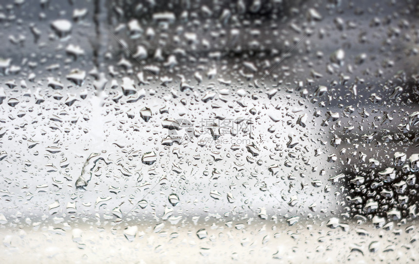 窗口上的雨滴抽象背景季节概念天气湿度墙纸图片