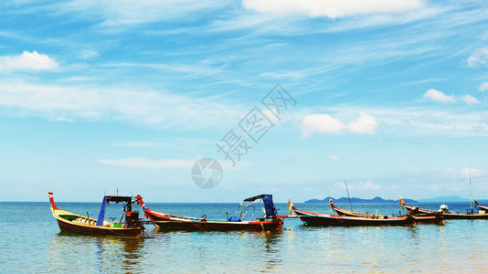 泰国沙滩上的船只图片