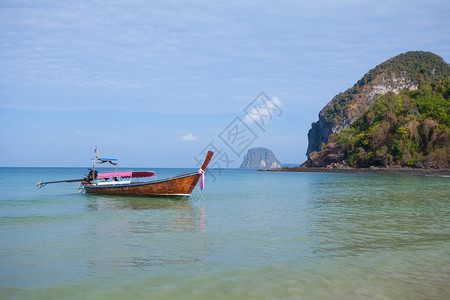 风景泰国南部海上的船舰泰国南部长尾巴泻湖图片