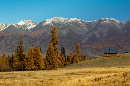 雪山秋季风景图片