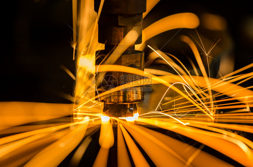 技能近距离贴点的螺焊机正在工厂中接坚果和金属部分修理机器图片