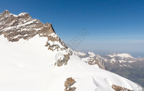 云环境瑞士阿尔卑斯山脉地貌瑞士荣佛劳具有复制空间结石图片