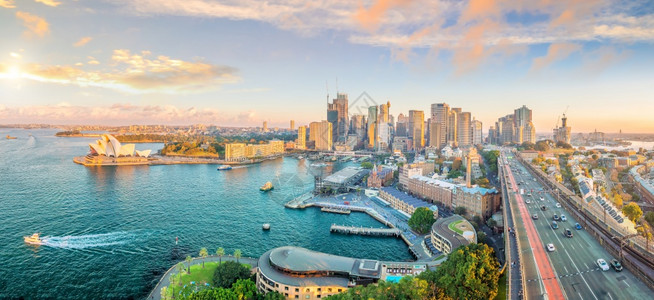 全景黄昏海澳洲悉尼市下城天际的线图片