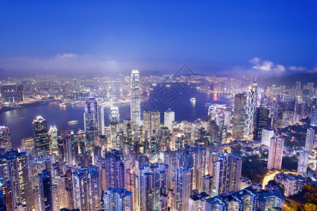 夜景香港从黄昏时的维多利亚峰顶天际线金融的图片
