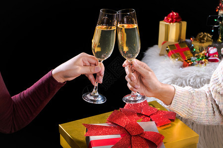 圣诞新年晚会用香槟和树来装饰液体假期圣诞节图片