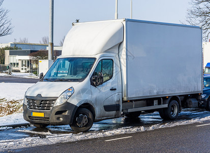 冬天行业白色的季期间停靠白色卡车后勤和运输业务车辆和装备包括后勤和运输业务图片