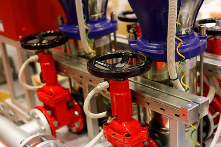 龙头灭火器系统的泵和阀门有选择的聚焦点洒水器管子图片