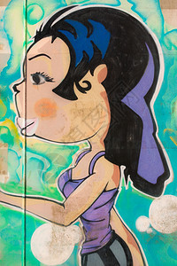 青年意大利托斯卡纳州勒格霍恩市街头艺术展品大唇涂鸦的穿衣女孩长发和黑头紫色隔都插图图片