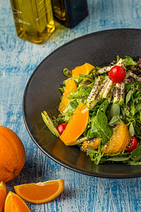 Purslane萨拉德含橙和青石本底的quinoa喝有机的石榴背景图片
