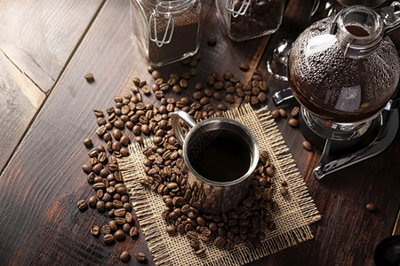 咖啡和咖啡豆咖啡制造器背景