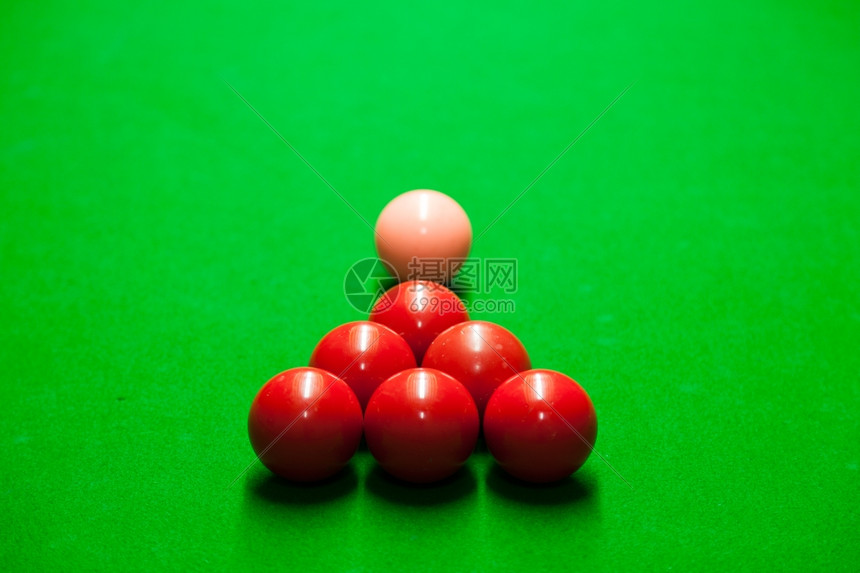 爱好绿色提示准备开始播放匹配颜色的和位置彩牌局Snookerballsonatable图片