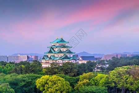 地点建筑学黄昏日落时名古屋城堡和日本市天际线图片