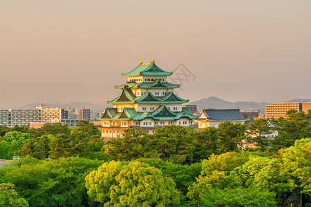 日出落时名古屋城堡和日本市天际线文化塔图片