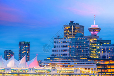 风景优美旅行温哥华市中心天线的美景不列颠哥伦比亚省加拿大日落时晚上图片