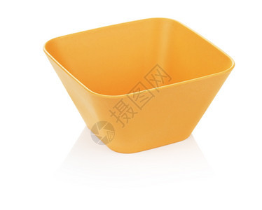 空的午餐橙色竹碗白底孤立单身的图片