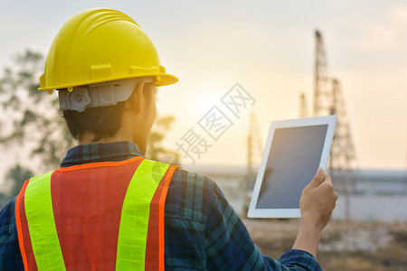 项目信心接触工程建筑公司持有平板检查工作地产技术的施工设备图片