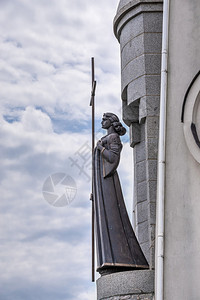 草建筑学乌克兰布基062位于乌克兰布基的带景观公园寺庙建筑群在阴天的夏日位于乌克兰布基的带景观公园寺庙建筑群阴凉背景图片