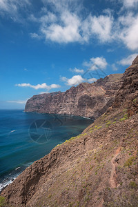 风景优美结石海岸线LosgiantesCliffs西班牙加那利群岛特纳里费著名地标图片