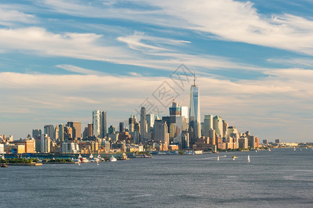纽约日落时曼哈顿市下城天线黎明反射夜晚图片