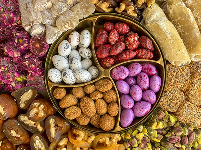 盘子东方的土耳其多彩和种糖果土耳其喜悦的果糖火鸡图片