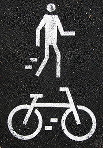 在沥青表面涂漆白人行和自车路标象形图运动图片