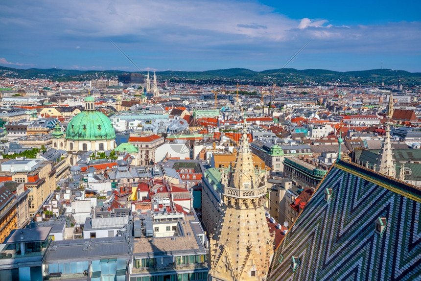 城市的蓝色维也纳城市天际线奥地利上空中观测正方形图片