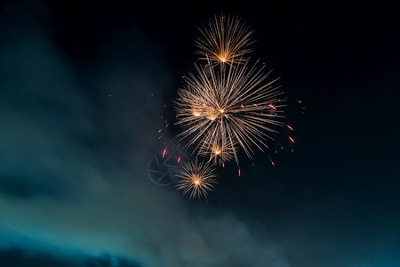 独立夜晚为庆祝黑人背景的活动而消防工作用于庆祝黑背景活动白色的背景图片