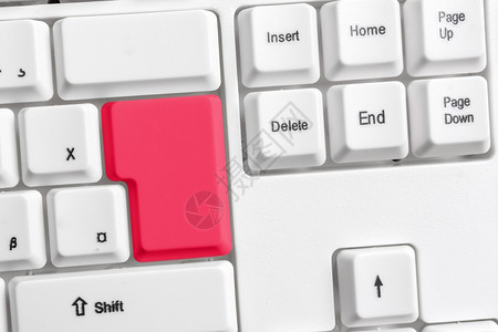 按钮会议白色Pc键盘有空白笔记纸在键之上有空便记纸复制空间商业概念并带有便笺和Pc键盘的彩色填充组合键盘空版间在白色副本上方Cp图片