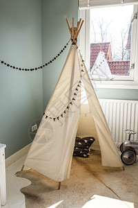 ChildrenrsquosTeepee帐篷儿童游戏斯堪的纳维亚设计多彩帐篷斯堪的纳维亚设计棚屋装饰丰富多彩图片