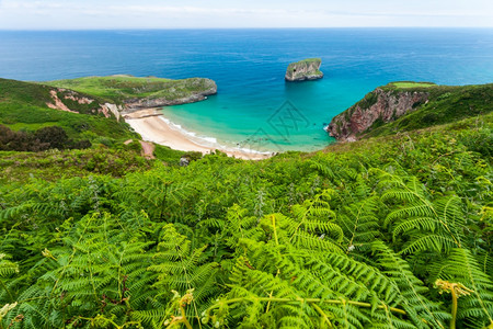 Castro岛Llanes岛Asturias岛西班牙鹅卵石旅游的水图片