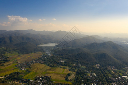 乡村的自然树清迈MaeOn地区山脉天空和农业的中观察清迈MaeOn地区清迈空中观察图片