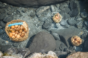 水温泉煮鸡蛋在泰国出差旅行世界木头图片