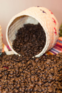 布朗咖啡豆图片