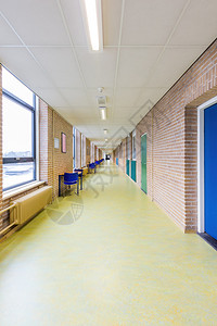 长雅中学门教育室中学建筑一条长直空走廊和一条长的直空走廊背景