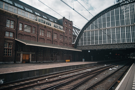 铁路旧式欧洲风格的火车站台平铁建筑学图片