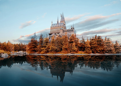 哈利镇蓝色的秋天日本环球工作室霍格沃茨城堡图片