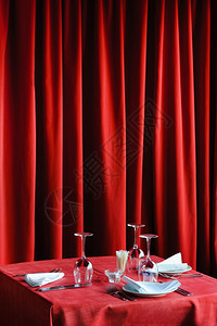 环境优质服务餐桌选择重点餐桌和有选择重点餐桌红色窗帘图片