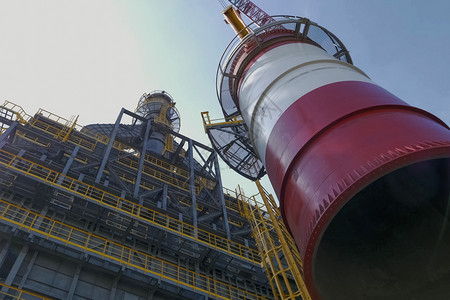 石油化工厂建设技术备安装石油化工厂建设技术备安装起重机铁结构体图片