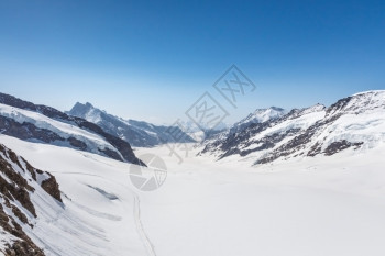 旅行游瑞士阿尔卑斯山鲁格弗拉乌霍赫的阿莱施冰川地貌悬崖图片