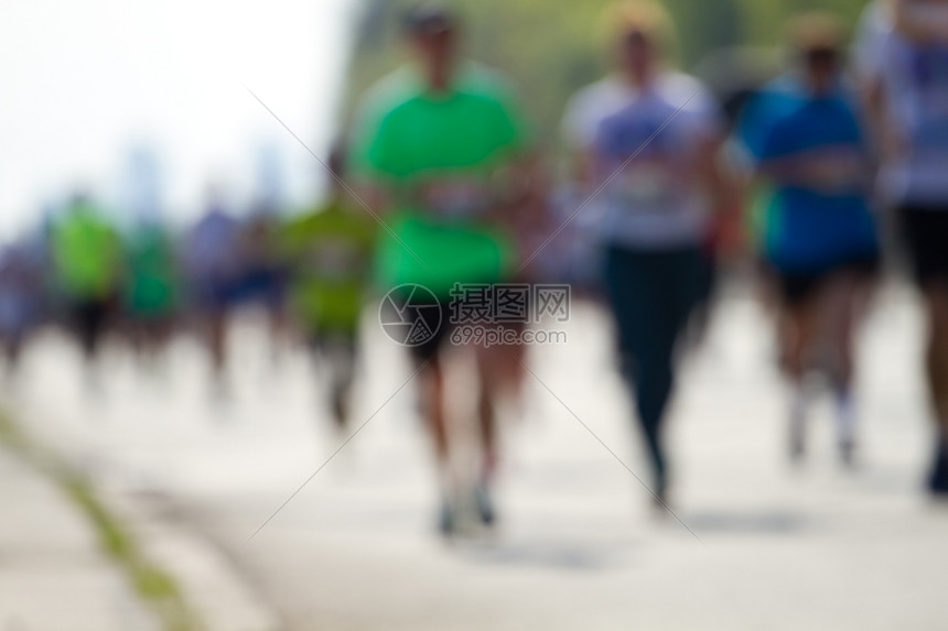 运动员慢跑乌克兰马拉松赛跑者人数的模糊质量图片