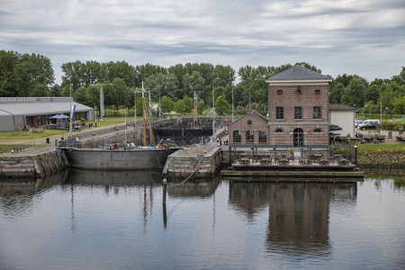 Hellevoetlsuis荷兰2019年6月15日Hellevoetlsuis的JanBlanken干船坞荷兰唯一仍在工作的干图片