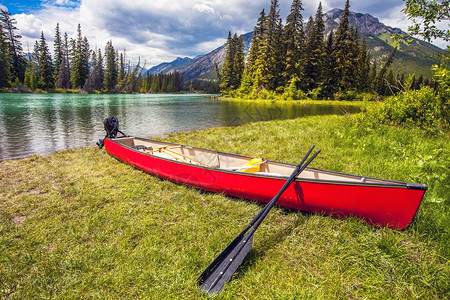娱乐加拿大艾伯塔省班夫公园弓河上的独木舟中央游客图片