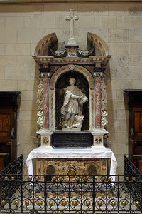 圣卢克阿尔塔萨格勒布教堂的福音传道者献给圣母玛利亚柱子叉丽图片