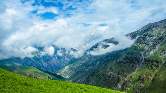 高地春天查谟和克什米尔邦Sonamarg美丽的山地景观状态图片