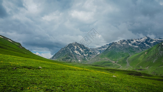 喜马拉雅闪电旅行查谟和克什米尔邦Sonamarg美丽的山地景观图片