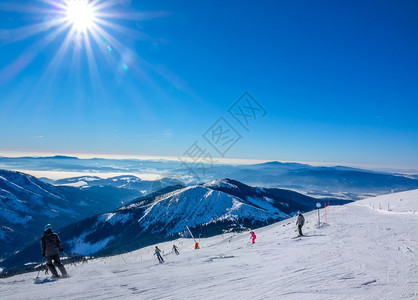 冬季滑雪者图片