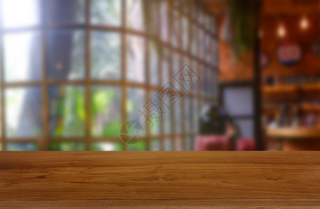 在餐厅咖啡馆和店内地的抽象模糊背景面前空木制桌可以用来展示或装配你的产品图象片内部的商业散景图片